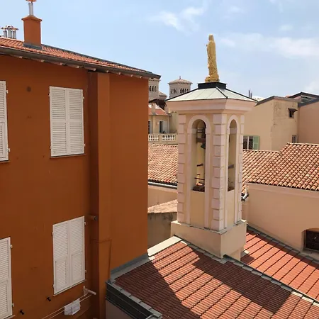 아파트 Authentic Living In A Historical Area