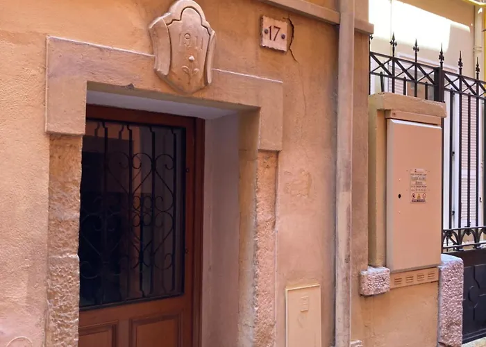 Authentic Living In A Historical Area *