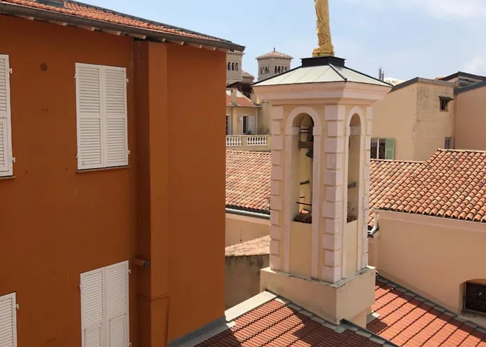 Lägenhet Authentic Living In A Historical Area